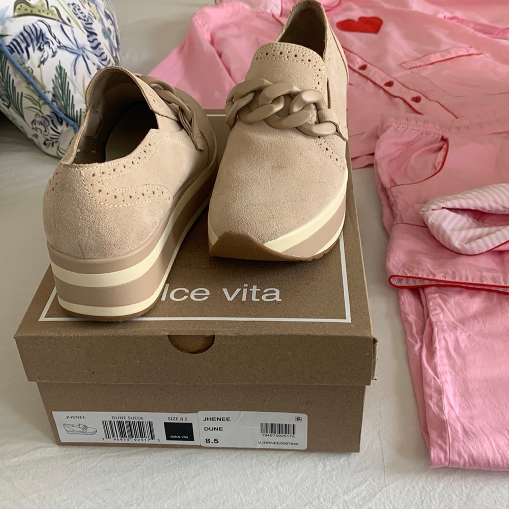 Dolce Vita Jhenee Dune Suede Sneakers! Soo cute and comfy. Size 8.5